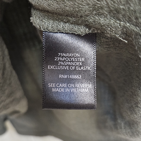 Green Button-Up Women's Top - Picture 3 of 4